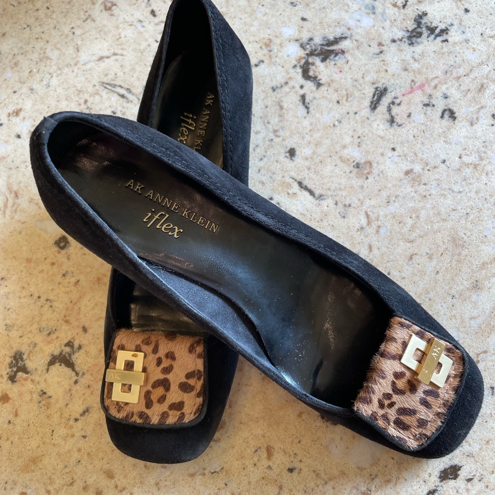 ANNE KLEIN MAKES A SHOE WITH PAZAZZ!